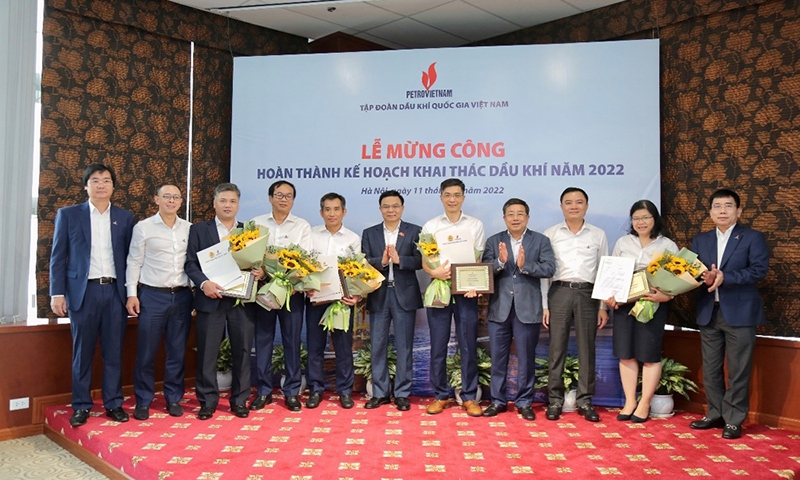 Petrovietnam mừng công hoàn thành sản lượng khai thác dầu khí và các chỉ tiêu tài chính năm 2022