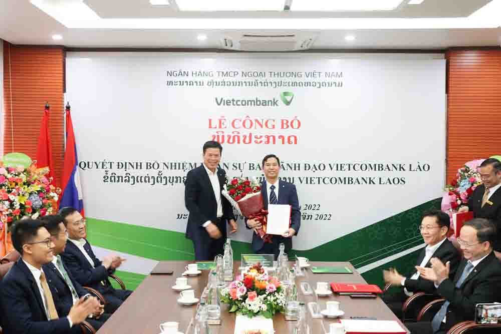 Lễ công bố quyết định về nhân sự Ban lãnh đạo Vietcombank Lào