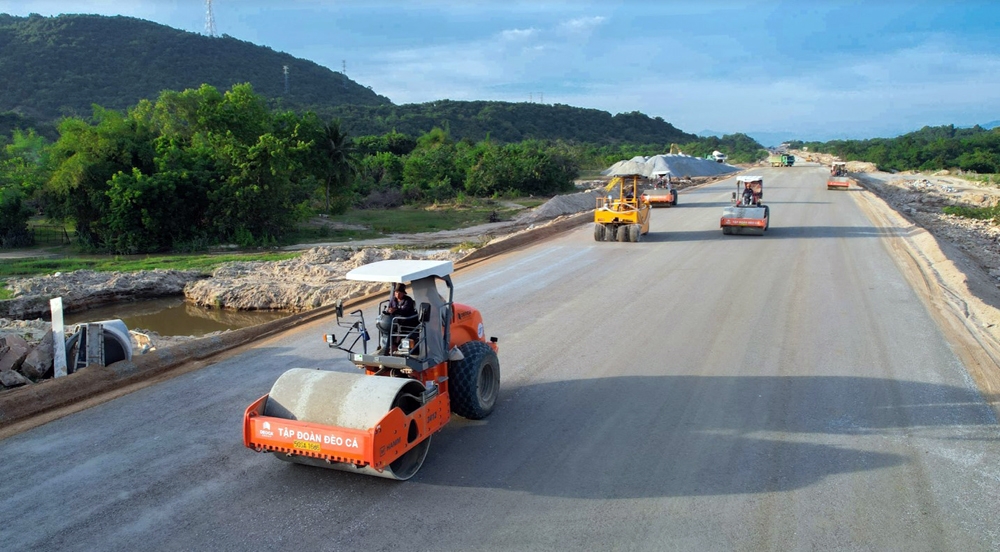 Trên công trường cao tốc Cam Lâm - Vĩnh Hảo