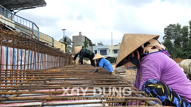 Quảng Ngãi làm mới sân vận động tỉnh