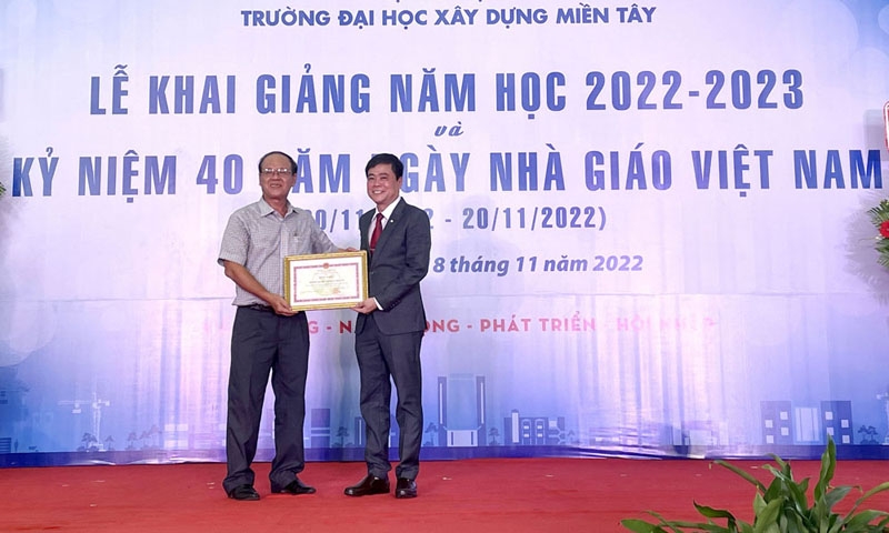 Khai giảng Trường Đại học Xây dựng Miền Tây: Trao học bổng cho sinh viên trị giá 1,3 tỷ đồng