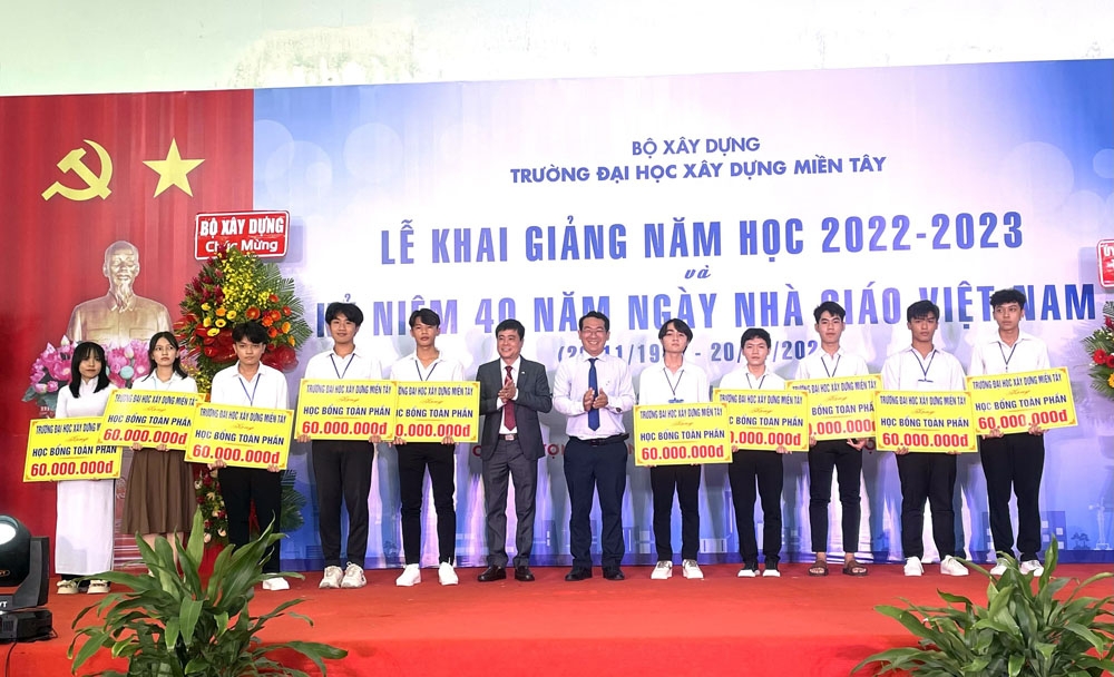 Khai giảng Trường Đại học Xây dựng Miền Tây: Trao học bổng cho sinh viên trị giá 1,3 tỷ đồng