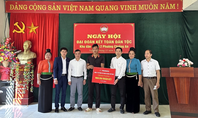 Tập đoàn Picenza trao tặng nhà đại đoàn kết cho hộ nghèo tại Khu dân cư Bản Hài, thành phố Sơn La