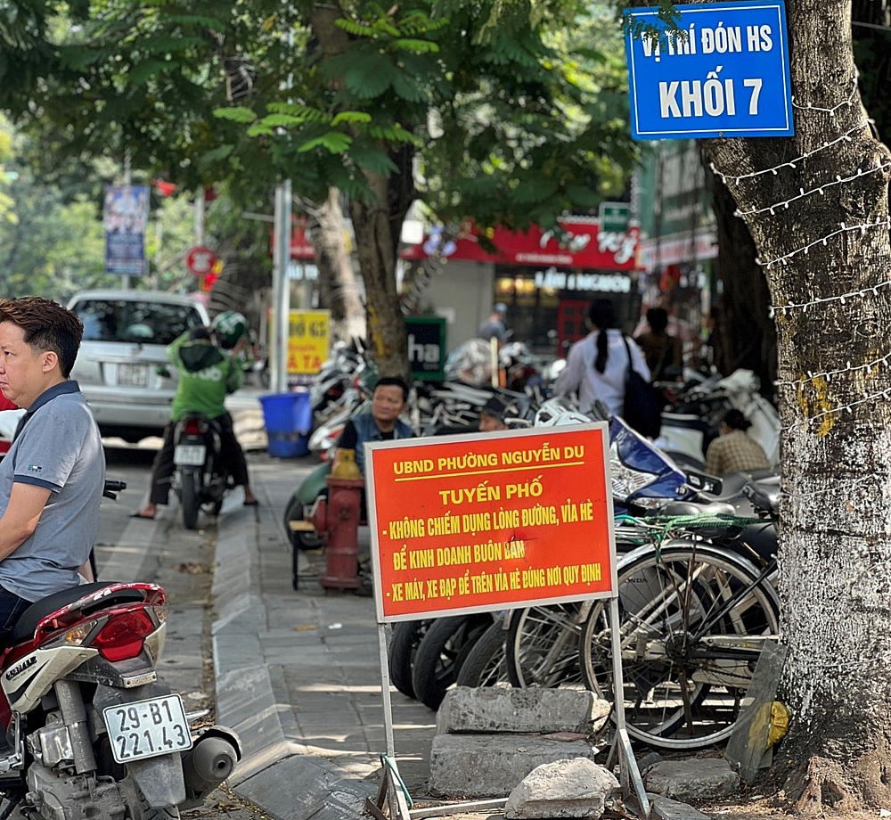 Hà Nội: Tái diễn tình trạng lấn chiếm vỉa hè, lòng đường