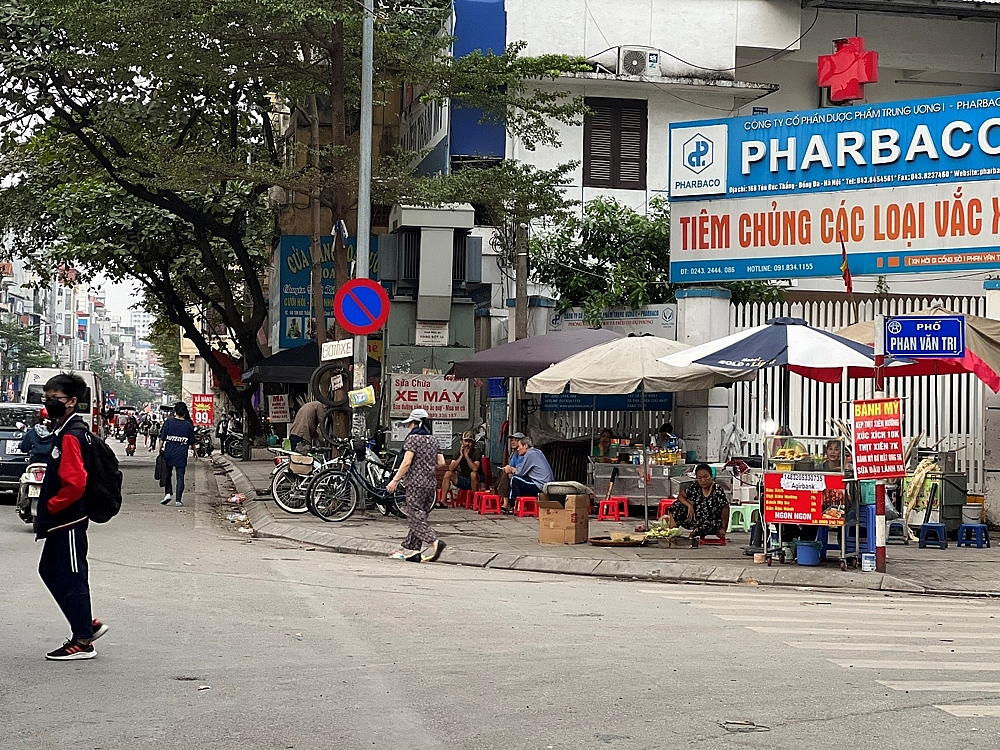 Hà Nội: Tái diễn tình trạng lấn chiếm vỉa hè, lòng đường