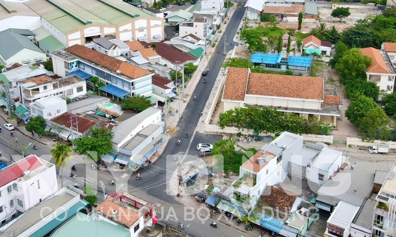 Nha Trang: Thi công 300m đường sau hơn 4 năm nhưng theo cách “chẳng giống ai”