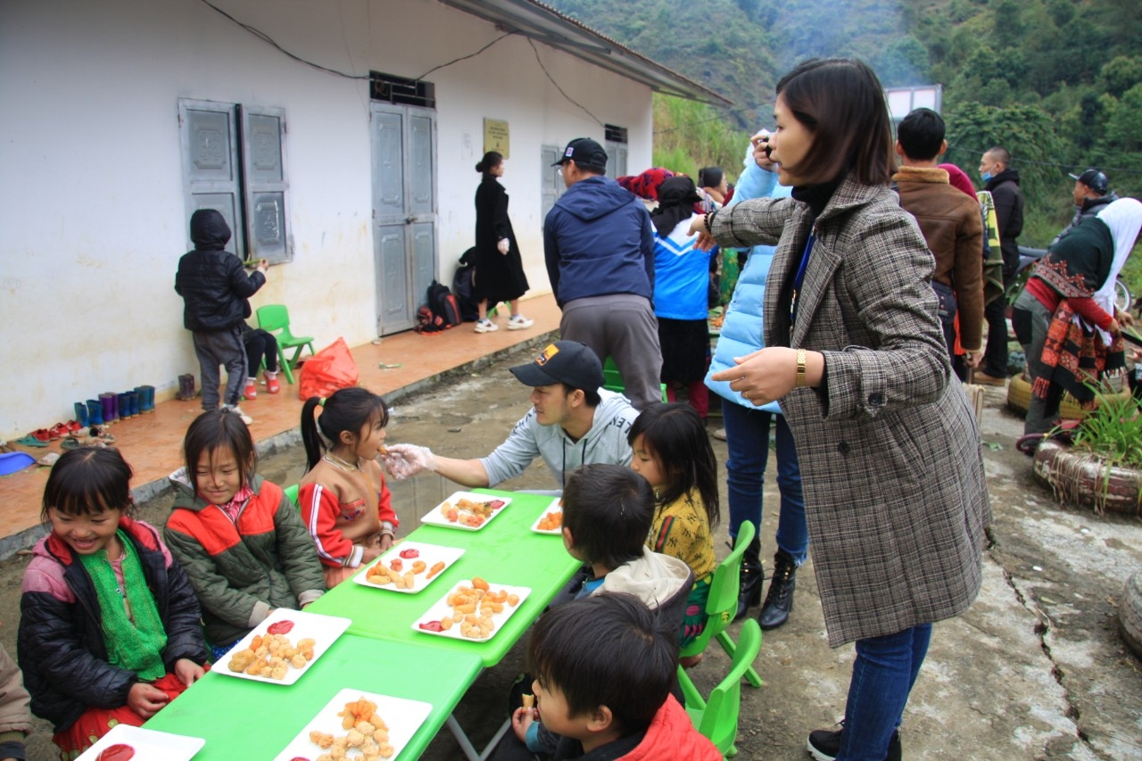 “Áo ấm vùng cao”: Mang yêu thương đến với giáo dục huyện Yên Minh, Hà Giang