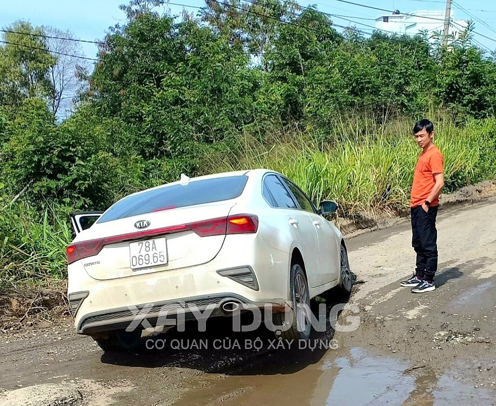 Đắk Lắk: Người dân “kêu trời” vì đường liên xã xuống cấp nghiêm trọng