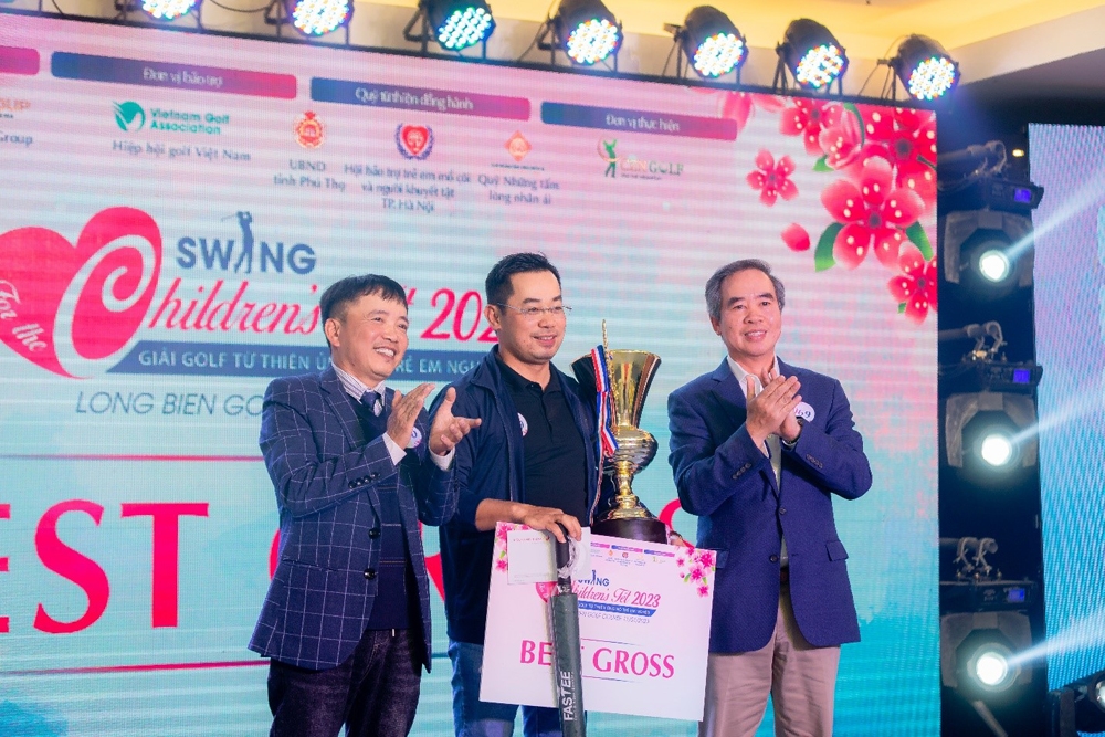 Giải Golf Swing for the Children’s Tet 2023 quyên góp gần 1 tỷ đồng ủng hộ trẻ em nghèo