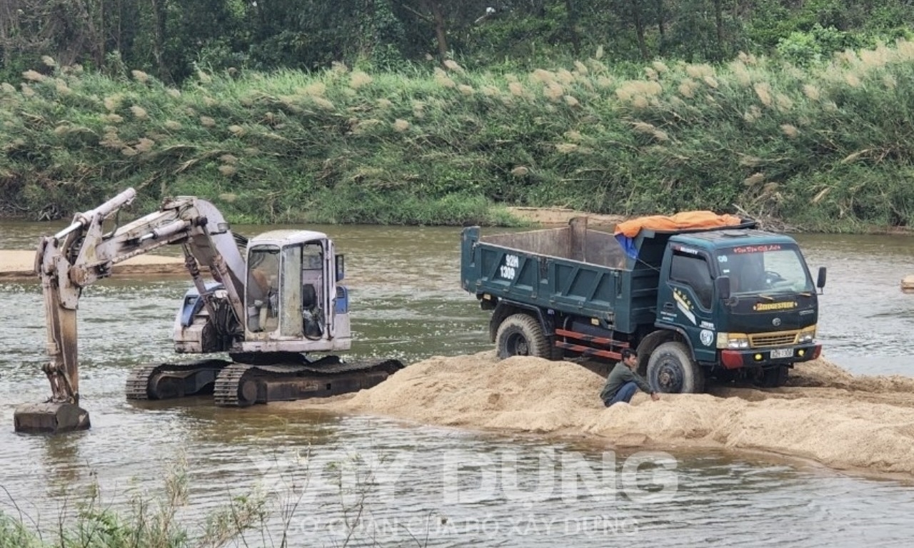 Bình Định: Sạt lở bờ sông La Tinh là do người dân nuôi vịt chứ không phải do khai thai thác cát