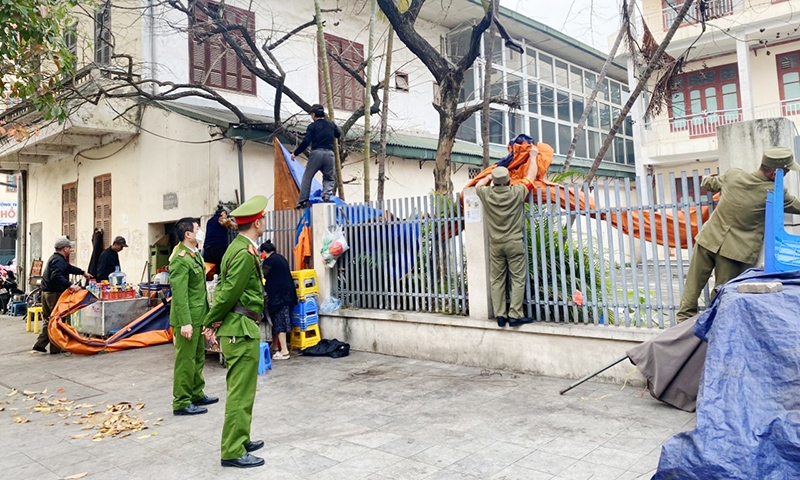 Chiến dịch giành lại vỉa hè Hà Nội: Sẽ bố trí đưa người bán trà đá vào các ngõ