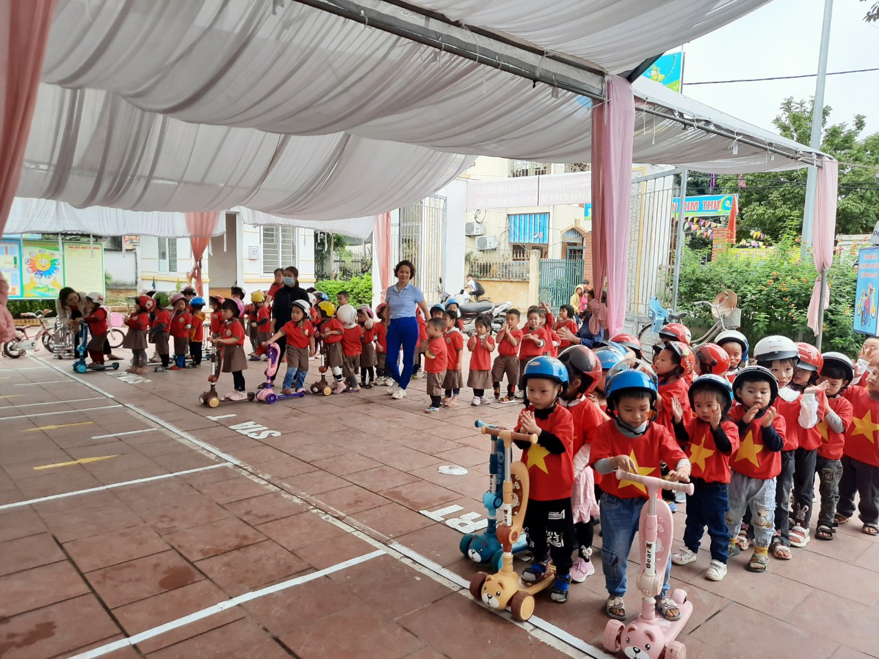 Thanh Oai (Hà Nội): Sôi nổi các hoạt động trang bị kiến thức an toàn giao thông cho trẻ tại trường Mầm non Kim Thư