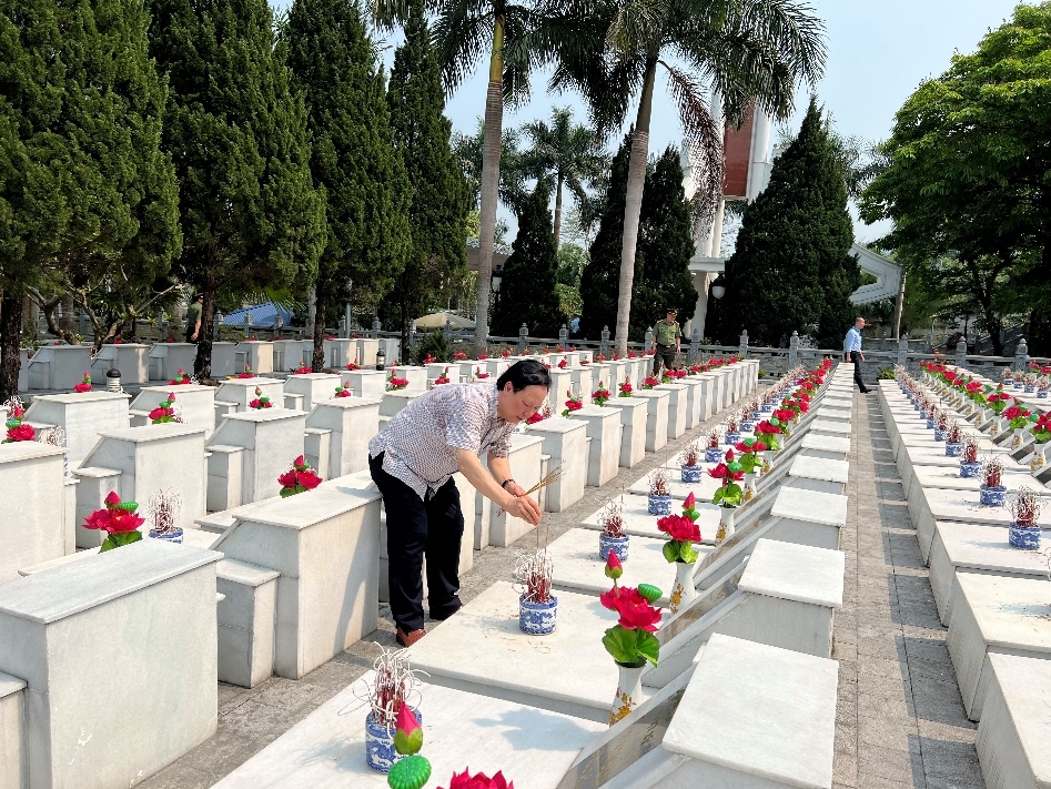 Chùm thơ nhân kỷ niệm ngày Giải phóng miền Nam và Quốc tế Lao động