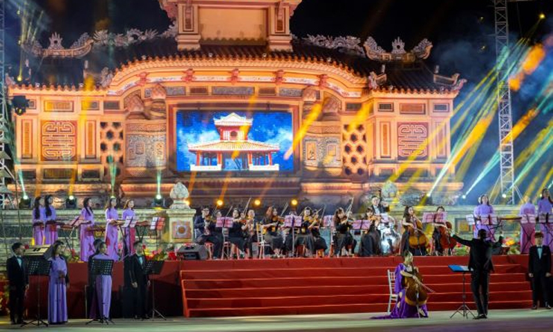 Rực rỡ đêm khai mạc Festival nghề truyền thống Huế 2023