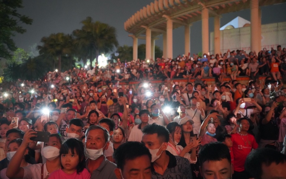 Phú Thọ: Mãn nhãn màn bắn pháo hoa trước ngày Giỗ Tổ