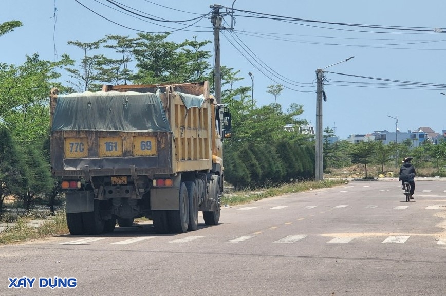 Bình Định: Xe chở cát cho Công ty Bá Ngọc có phục vụ đúng dự án?