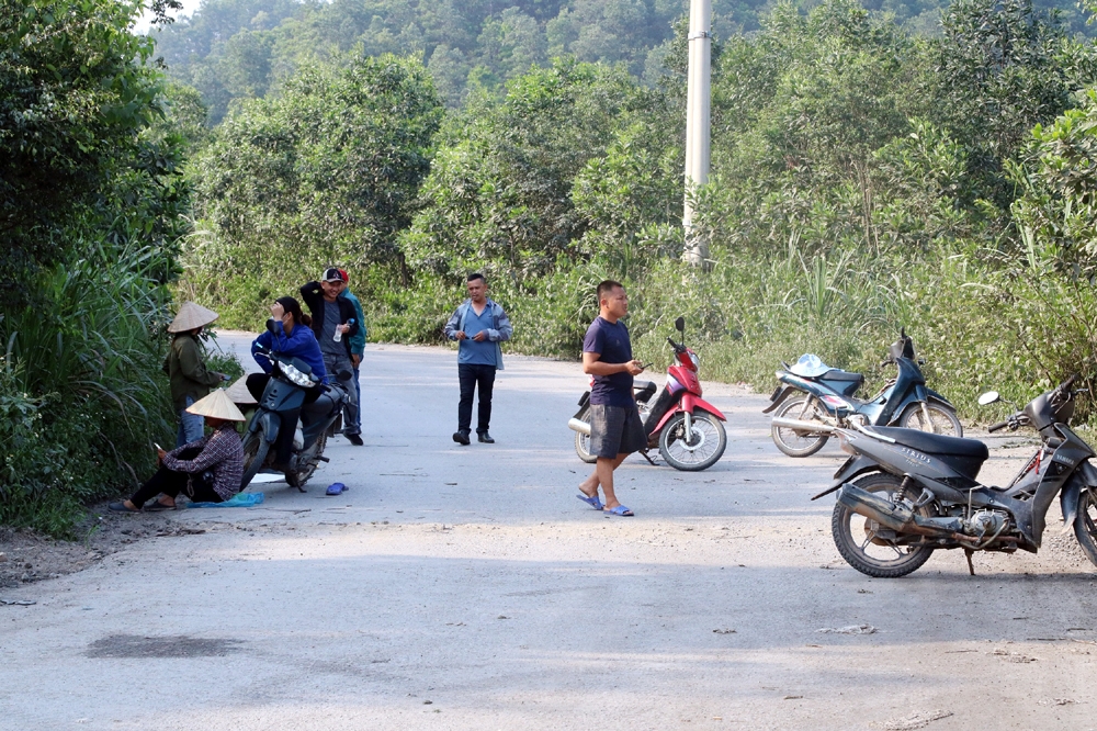 Hạ Long (Quảng Ninh): Người dân chặn xe chở rác vào bãi xử lý rác Vũ Oai