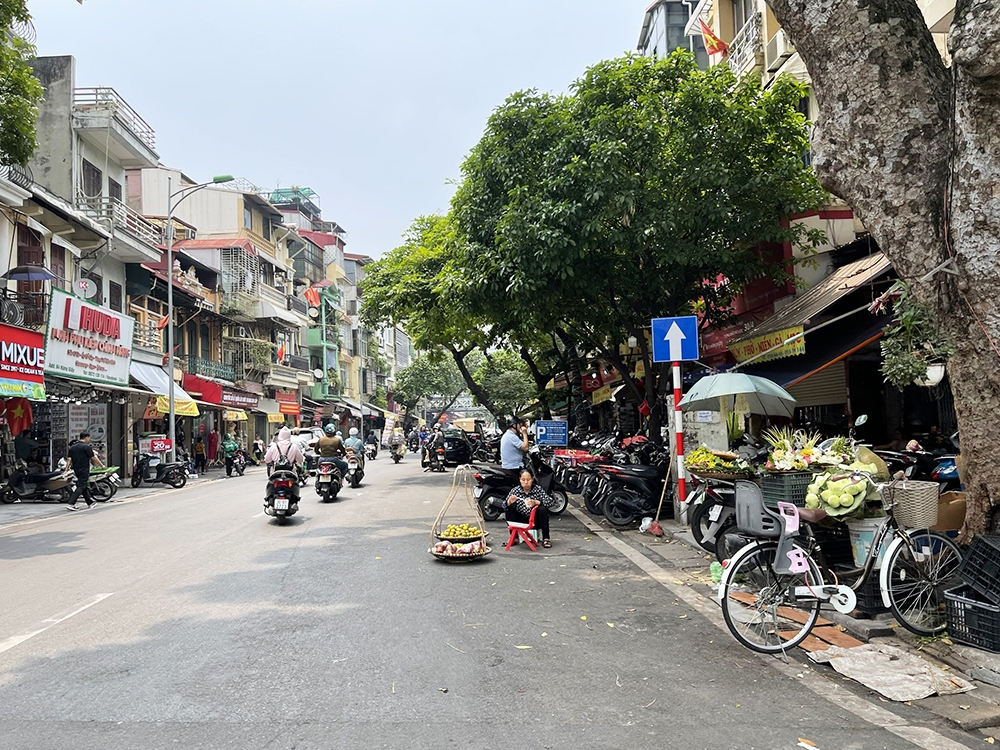 Hà Nội: Vỉa hè, lòng đường bị tái chiếm hàng ngày, chưa xử lý dứt điểm