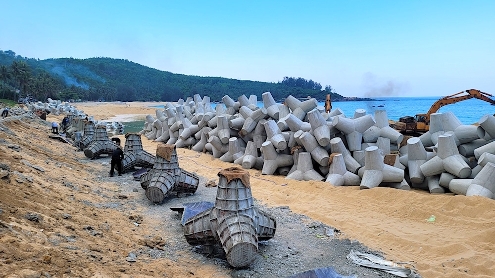 Quảng Ngãi: Khẩn trương hoàn thành công trình kè chống sạt lở bờ biển Thạnh Đức