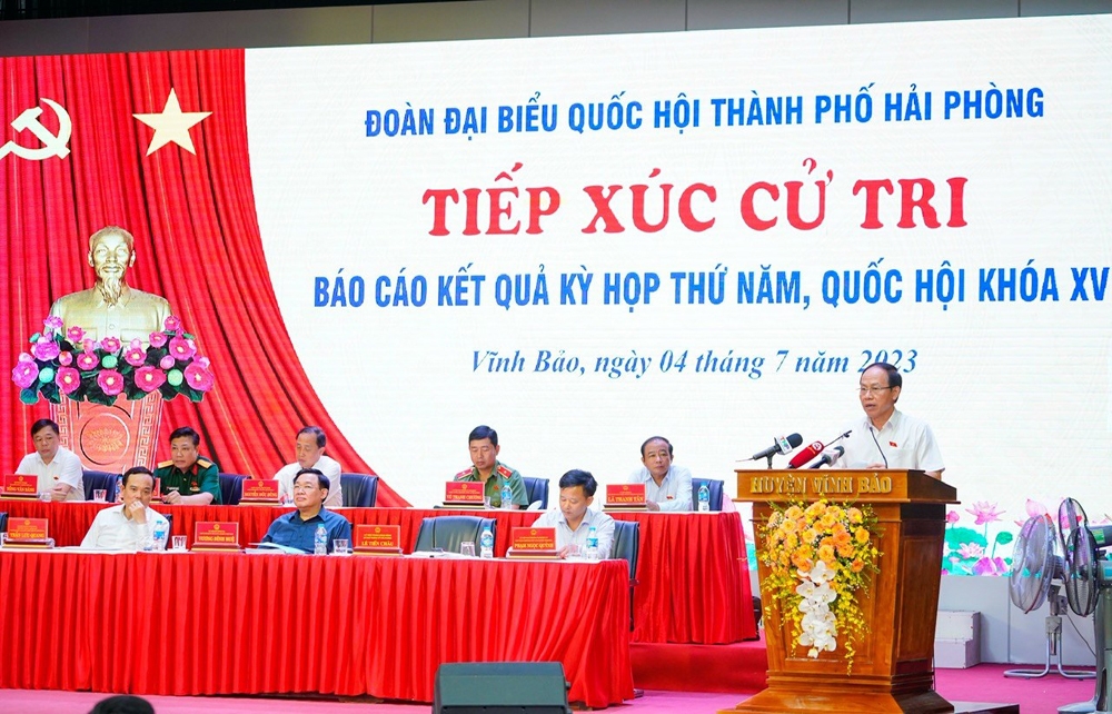 Chủ tịch Quốc hội Vương Đình Huệ tiếp xúc cử tri tại huyện Vĩnh Bảo, Hải Phòng