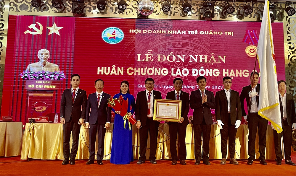 Hội Doanh nhân trẻ tỉnh Quảng Trị đón nhận Huân chương Lao động hạng Ba