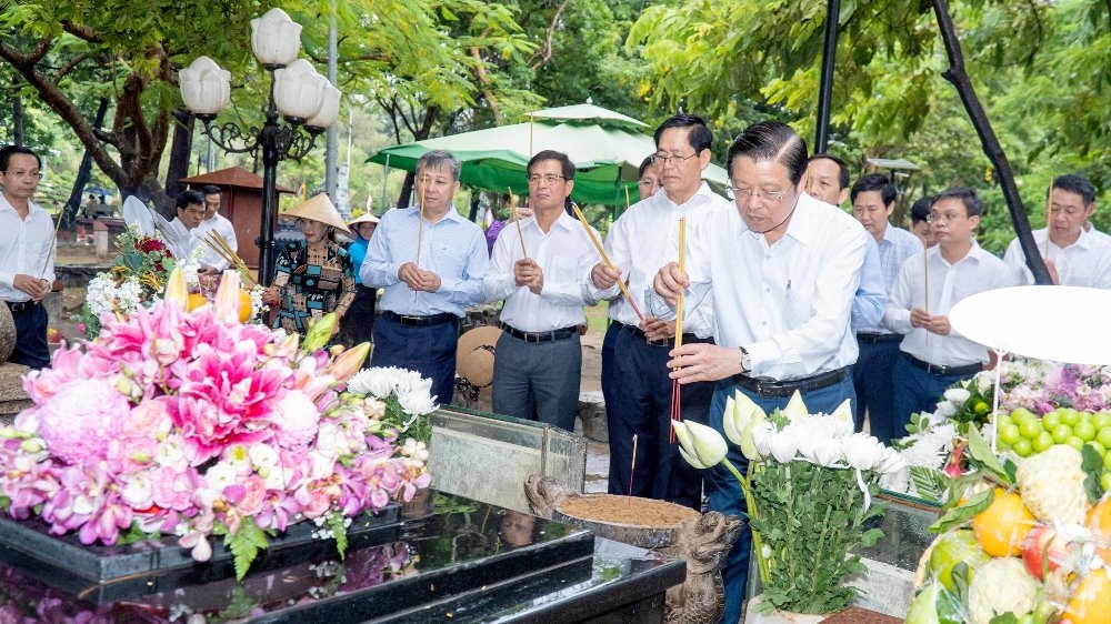 Trưởng Ban Nội chính Trung ương và lãnh đạo tỉnh Bà Rịa – Vũng Tàu thăm, tặng quà các gia đình chính sách