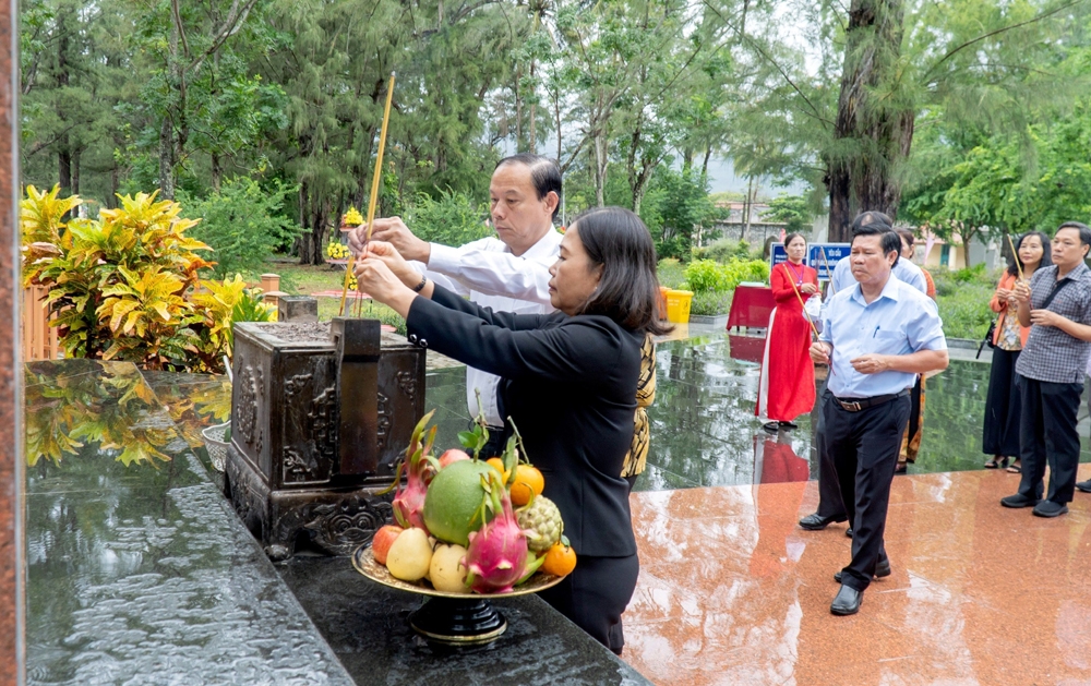 Trưởng Ban Nội chính Trung ương và lãnh đạo tỉnh Bà Rịa – Vũng Tàu thăm, tặng quà các gia đình chính sách