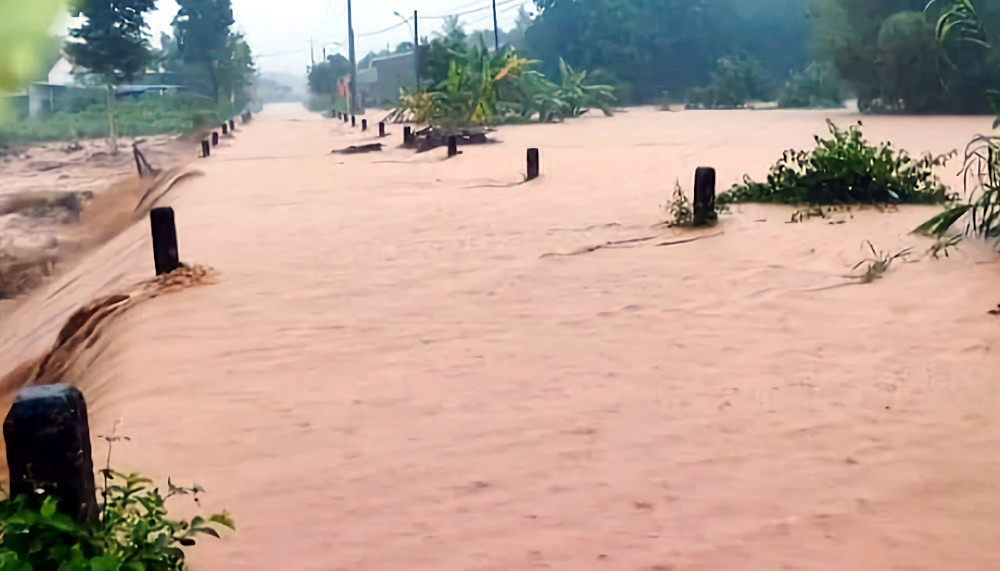 Sa Thầy (Kon Tum): Mưa lũ làm 2 căn nhà bị sập, thiệt hại hoa màu và nhiều tuyến giao thông