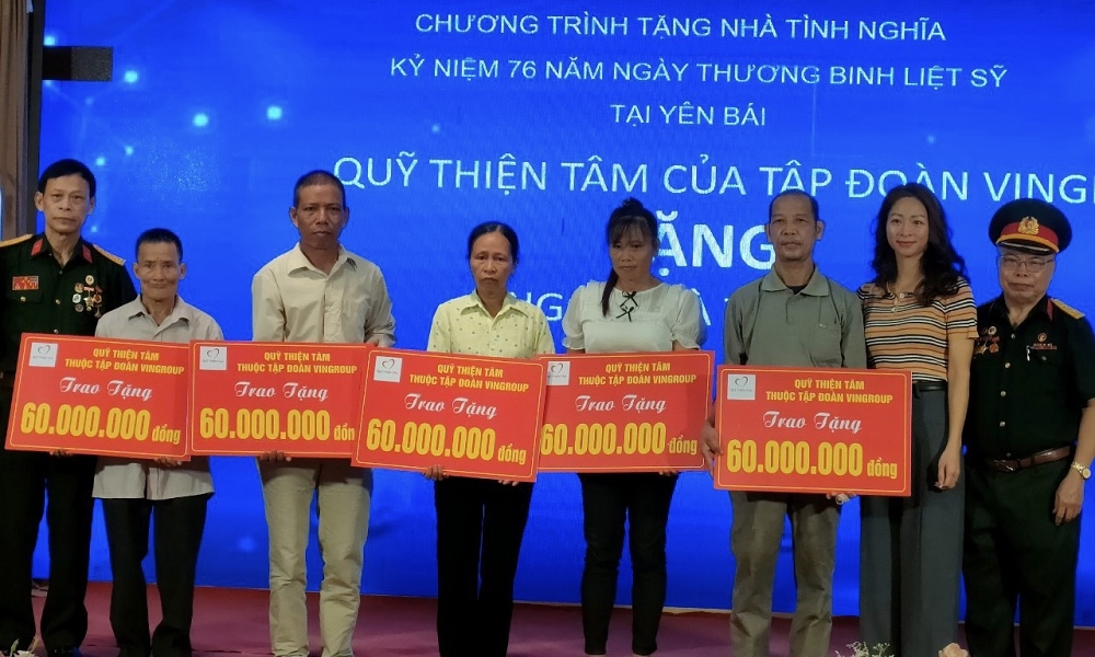 Yên Bái: Trao tặng nhà tình nghĩa cho gia đình người có công