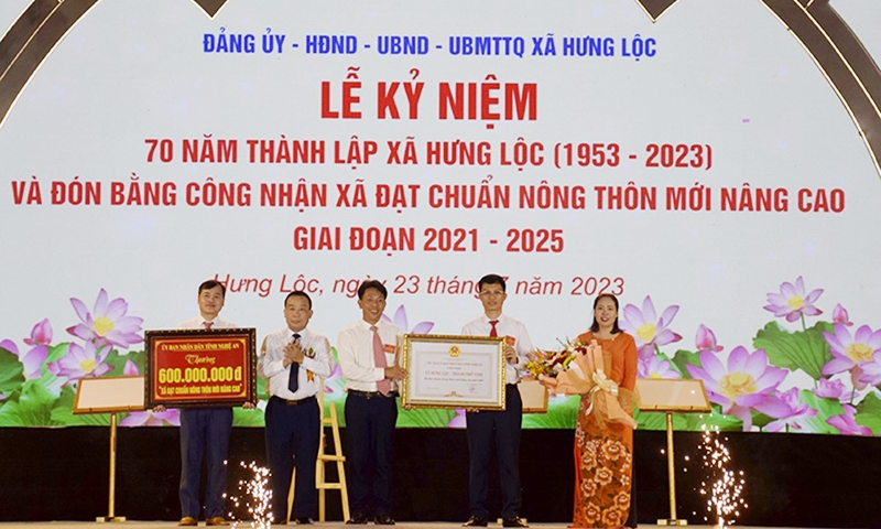 Thành phố Vinh: Xã Hưng Lộc đón nhận bằng công nhận đạt chuẩn nông thôn mới nâng cao