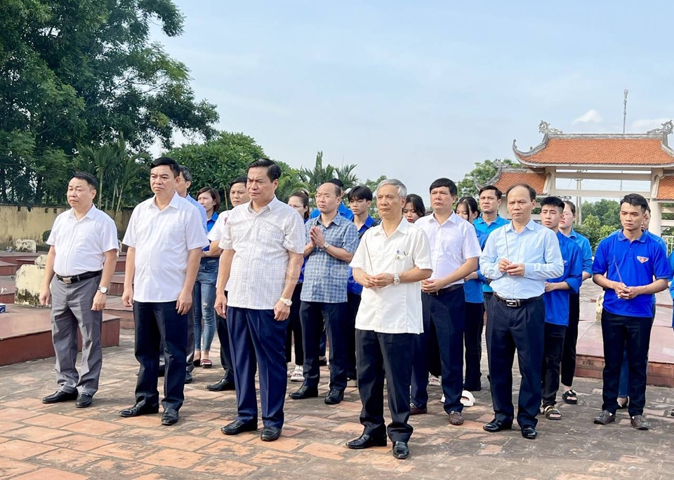 Thái Nguyên: Dâng hương tưởng nhớ các anh hùng liệt sĩ tại Khu di tích lịch sử quốc gia 27/7