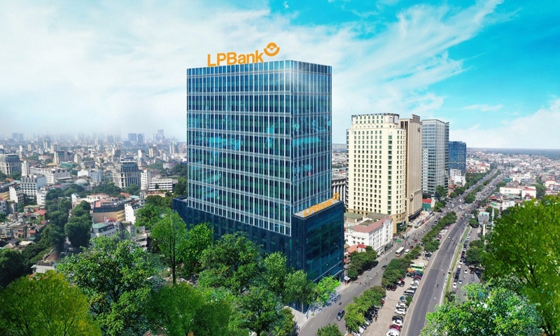 Tỷ lệ nợ xấu tăng lên trong quý II/2023, dư nợ bất động sản của LP Bank chiếm bao nhiêu trong tổng dư nợ?