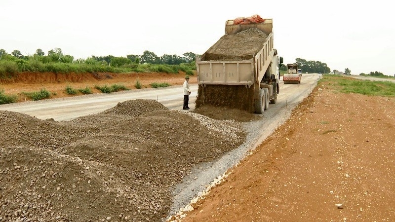 Ninh Bình: Phấn đấu thông xe kỹ thuật tuyến đường Đông – Tây trong năm 2023