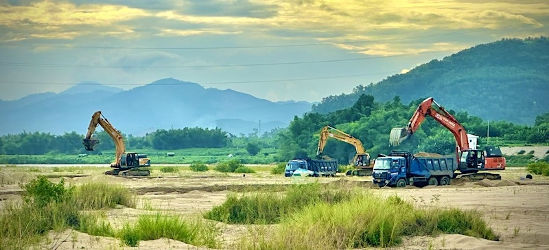 Quảng Ngãi: Mỏ cát trúng đấu giá chỉ được phép khai thác khi đã hoàn thành việc kê khai giá