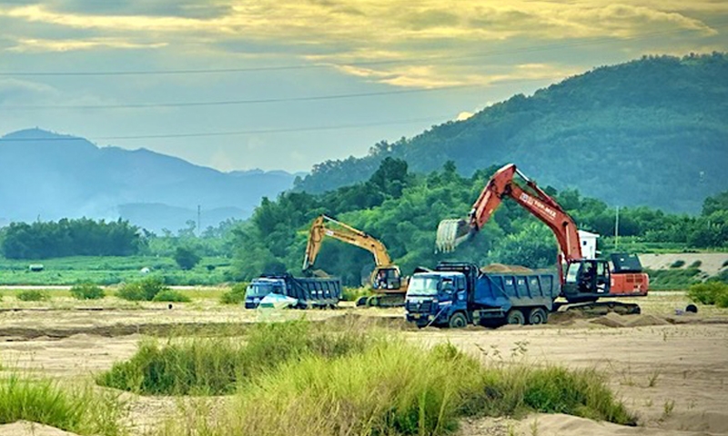 Quảng Ngãi: Mỏ cát trúng đấu giá chỉ được phép khai thác khi đã hoàn thành việc kê khai giá