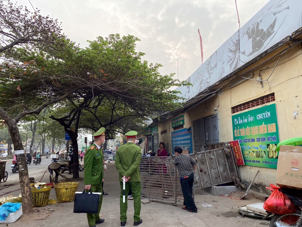 Hà Nội: 10 năm cho một chiến dịch “Giành lại vỉa hè cho người đi bộ”