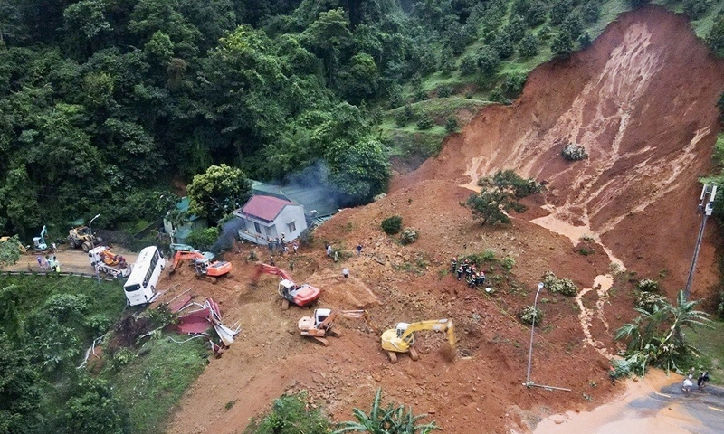 Khen thưởng 10 tập thể, 13 cá nhân cùng cứu hộ vụ sạt lở Đèo Bảo Lộc