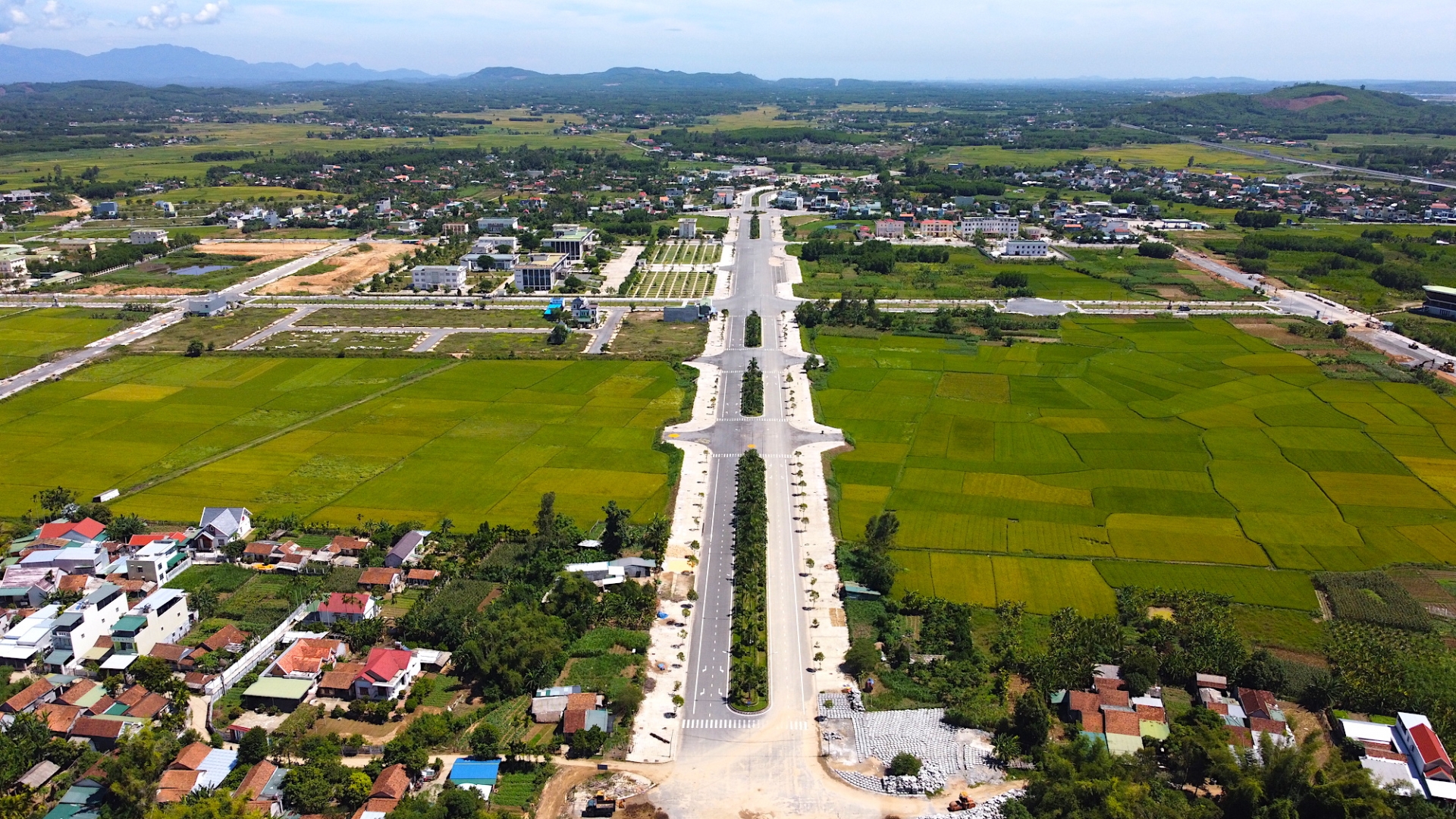 Giám đốc Sở Xây dựng Quảng Ngãi làm Bí thư Huyện ủy Sơn Tịnh