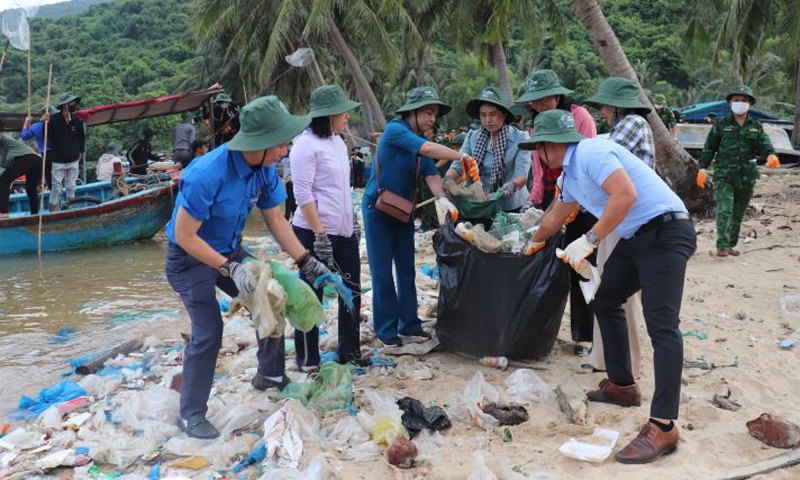 Xây dựng con người Phú Yên phát triển toàn diện