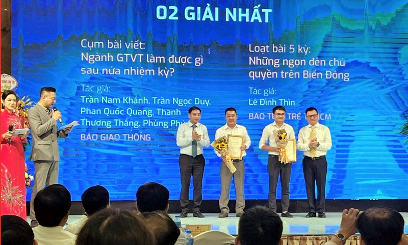 Trao giải báo chí viết về ngành Giao thông vận tải