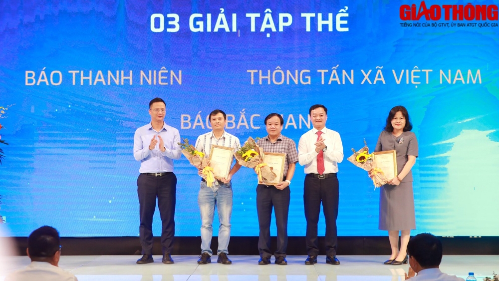 Trao giải báo chí viết về ngành Giao thông vận tải