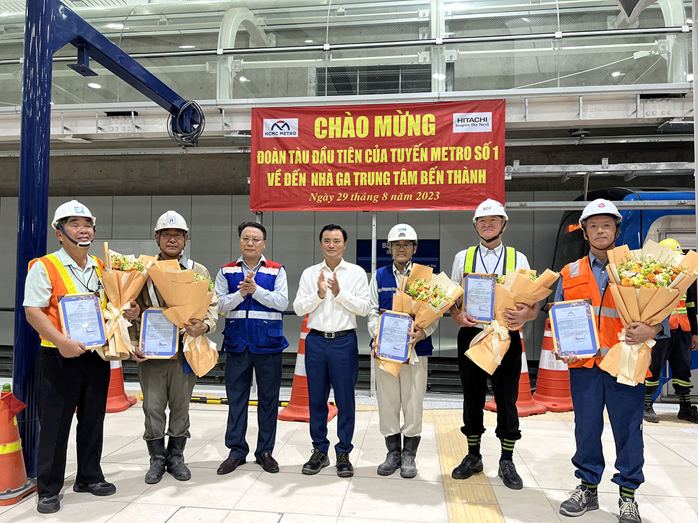 Lần đầu tiên, metro số 1 chạy thử toàn tuyến sau hơn 10 năm khởi công