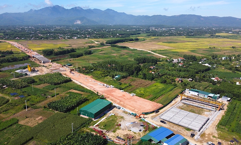 Quảng Ngãi: Cầu Trà Khúc 3 đã hiện ra giữa dòng sông Trà