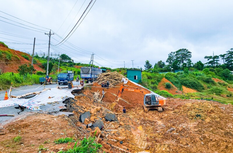 Lâm Đồng: Khắc phục sạt lở trên Quốc lộ 27C tuyến Đà Lạt - Nha Trang