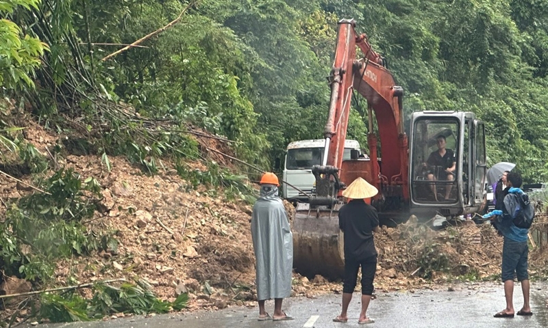 Thanh Hóa: Nhiều khu vực miền núi bị chia cắt do sạt lở, nước lũ