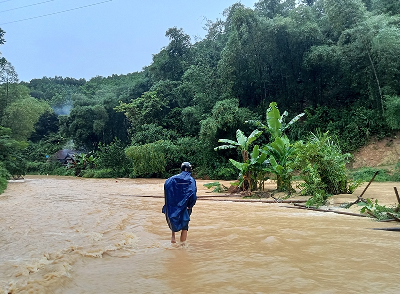 Thanh Hóa: Nhiều khu vực miền núi bị chia cắt do sạt lở, nước lũ