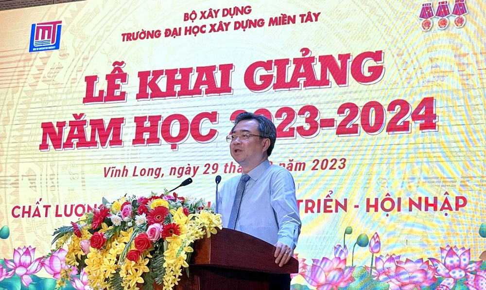 Bộ trưởng Bộ Xây dựng Nguyễn Thanh Nghị dự Lễ khai giảng năm học 2023-2024 trường Đại học Xây dựng Miền Tây