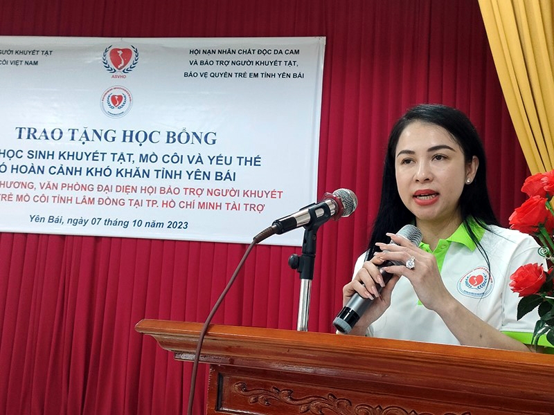 Yên Bái: 100 em học sinh có hoàn cảnh đặc biệt được trao học bổng