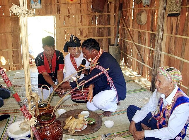 Bình Định: Bảo tồn nét đẹp văn hóa cộng đồng trong lễ mừng về nhà mới của đồng bào Chăm H’roi