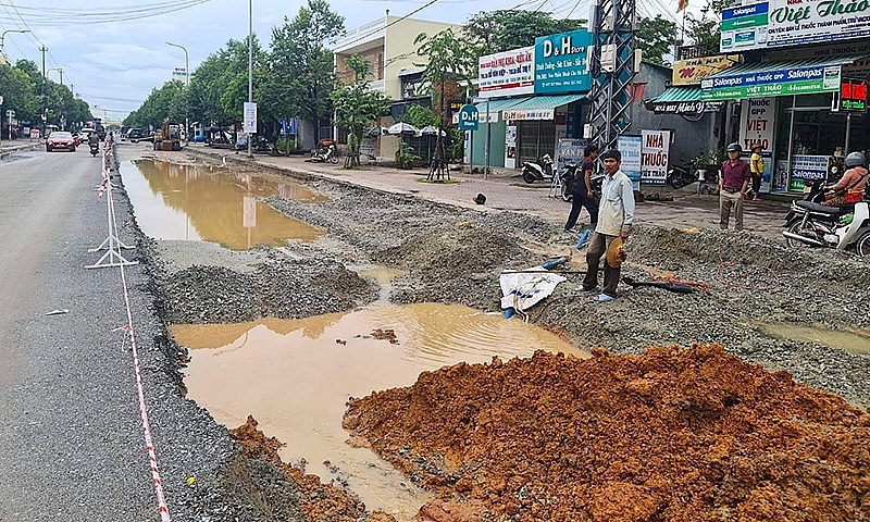 Đường bỗng hóa… mương giữa lòng thành phố Quảng Ngãi